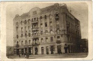 Budapest III. Óbuda, Nagyszombat utca, Kovald Péter és Fia üzlete, bor- és sörcsarnok. photo (EK)