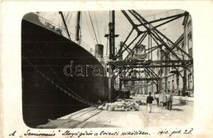 1910 Trieste, SS Semiramis, Llyod gőzös a kikötőben / British cargo steamship in the harbor. photo (EK)