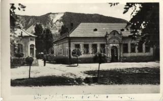 39 db RÉGI és MODERN magyar városképes lap, vegyes minőségben / 39 modern and pre-1945 Hungarian tow...