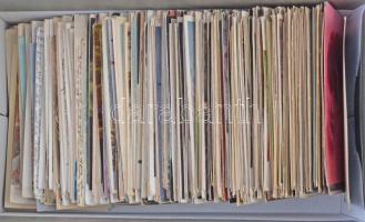 Cipősdoboznyi, min.500 db főleg zsánerképes és üdvözlőlap lap benne sok Stengel, Tucks, hozzá magyar...