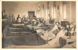 1943 Mezőtúr, Katonai kórház, szoba belső ápolónőkkel és katonákkal / WWII Hungarian military hospital, room interior with nurses and soldiers. Ónodi Erzsi photo (EK)