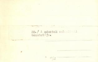 A németek schlagball bemutatója / German players presenting Schlagball (baseball-like game). photo