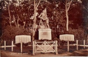 16 db régi magyar városképes lap Hősök szobrával és országzászlóval / 16 pre-1945 town-view postcard...