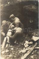 1915 Argonnerwald, Minenaufstellung / K.u.K. katonák aknát helyeznek el az erdőben / WWI K.u.K. soldiers installing mines in the forest. photo (EK)