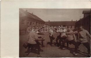 1897 Budapest, katonai vívás oktatás / military fencing lesson. Magyar Imre photo (EK)