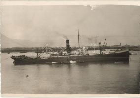 1937 SS Csárda, egycsavaros tengeri áruszállító gőzhajó, foszfátot rak Tocopillában (Chile), kapitány Holop Adolf / Hungarian freight steamship transporting phosphate in Chile. Capt. Holop Adolf. photo