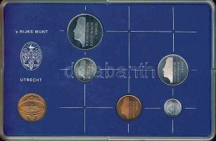 Hollandia 1982. 5c-2 1/2G 5klf + zseton forgalmi szettben T:BU
