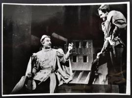 1940 Nemzeti Színház, Rómeó és Júlia előadás fotója, Jávor Pál, Szabó Sándor, 12,5x17 cm