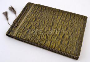 1961 Privát fotóalbum egy fiatal leányról, szépen szerkesztve, az albumlapok rajzokkal díszítve, fel...