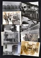cca 1960 és 1980 közötti vintage fényképek, sokféle témáról, egy részük feliratozva, 18x24 cm és 13x18 cm között