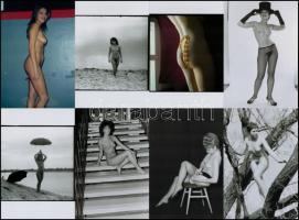 cca 1979 Szép leányok, szépasszonyok, 21 db szolidan erotikus vintage negatívról készült mai nagyítás, 10x15 cm