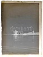 cca 1925 Hajóra telepített vízimalom a Dunán, vintage üveglemez negatív Kerny István (1879-1963) hagyatékából, 9x6 cm
