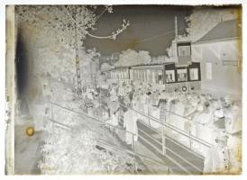 cca 1930 Budapest, fogaskerekű szerelvény a Széchenyi hegyi állomáson, vintage üveglemez negatív, 6x9 cm