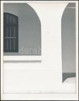 1988 Bándi András (?-?) hagyatékából a Ház című fotómappa, 8 db vintage fotó, 27,5x21,5 cm