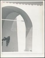 1988 Bándi András (?-?) hagyatékából a Ház című fotómappa, 8 db vintage fotó, 27,5x21,5 cm