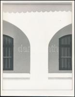 1988 Bándi András (?-?) hagyatékából a Ház című fotómappa, 8 db vintage fotó, 27,5x21,5 cm