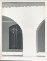 1988 Bándi András (?-?) hagyatékából a Ház című fotómappa, 8 db vintage fotó, 27,5x21,5 cm