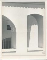 1988 Bándi András (?-?) hagyatékából a Ház című fotómappa, 8 db vintage fotó, 27,5x21,5 cm