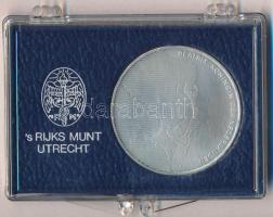 Hollandia 1984. 50G Ag "I. Vilmos orániai herceg halálának 400. évfordulója" tokban, tanúsítvánnyal T:BU Netherlands 1984. 50 Gulden Ag "400th Anniversary - Death of William of Orange" in case with certificate C:BU Krause KM#208