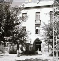 cca 1967 Kecskeméti városképek, 21 db vintage negatív Medgyesi László (?-?) hagyatékából, 6x6 cm