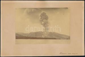 1888 Dr. Hőgyész Leó hagyatékából Vulcano feliratú vintage fotó, 10,5x16 cm, karton 16,5x24,5 cm