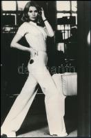 cca 1974 Divat bemutatók Budapesten, Párizsban, Münchenben, 3 db feliratozott vintage fénykép, 22x15...