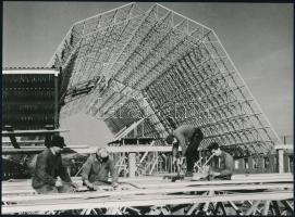 cca 1965 és 1974 Szolnok, MÁV kórház, Cukorgyár, TVM raktár építés, 3 db vintage fotó, 17x23 cm