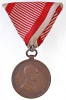 1914. Ferenc József Bronz Vitézségi Érem Br kitüntetés mellszalagon. Szign.: Tautenhayn T:2 patina Hungary 1914. Bronze Gallantry Medal Br medal with ribbon. Sign: Tautenhayn C:XF patina NMK 137.
