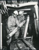 cca 1975 és 1983 Szénbányászat Pécsen és Várpalotán, 2 db vintage fotó, 23x18 cm