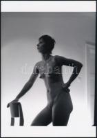 cca 1977 Testbeszéd, szolidan erotikus felvételek, 4 db vintage negatívról készült mai nagyítás, 25x18 cm / 4 erotic photos, 25x18 cm