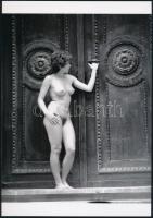 cca 1976 Egy lábon és két lábon, szolidan erotikus felvételek, 3 db vintage negatívról készült mai n...