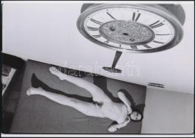 cca 1975 Pásztorórán, szolidan erotikus felvétel, vintage negatívról készült mai nagyítás, 25x18 cm / erotic photos, 25x18 cm