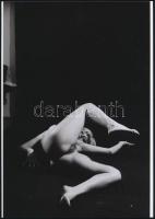 cca 1970 Tanulmányok a nőkről, szolidan erotikus felvételek, 3 db vintage negatívról készült mai nagyítás, 25x18 cm / 3 erotic photos, 25x18 cm