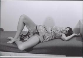 cca 1976 Három leány szép emléke, szolidan erotikus felvételek, 3 db vintage negatívról készült mai ...