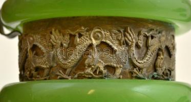 Jádéval és rekeszzománccal díszített fém teáskanna, tetején apró majomfigurával, m: 12,5 cm