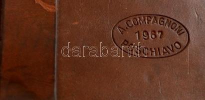 1967 svájci katonai bőr övtáska, jelzett (1967 J. von Moos Monthey), kisebb karcolásokkal,  21×11 cm