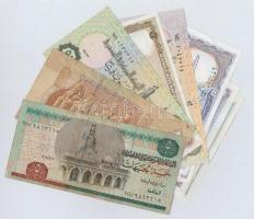 11db-os vegyes külföldi bankjegy tétel, közte Egyiptom, Bangladesh és Pakisztán T:I-III- tűly., kis ...