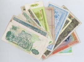 16db-os vegyes külföldi bankjegy tétel, közte Spanyolország, Kazahsztán, Ausztria, Indonézia, Macedó...