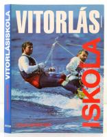 Schryver, Doug: Vitorlás iskola. Bp., Egyetemi. Kiadói egészvászon kötés, papír védőborítóval, színes képekkel illusztrált, jó állapotban.