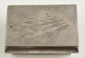 Fém doboz tetején gravírozott tehervagon képével, 10×15 cm, m:8 cm