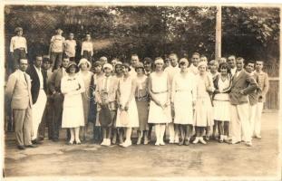 Ótátrafüred, Stary Smokovec, Alt-Schmecks; teniszezők csoportképe, teniszpálya / tennis players, tennis court. group photo (vágott / cut)