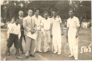 Ótátrafüred, Stary Smokovec, Alt-Schmecks; teniszezők csoportképe, teniszpálya / tennis players, tennis court. group photo (vágott / cut)