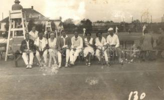 Ótátrafüred, Stary Smokovec, Alt-Schmecks; teniszezők csoportképe, teniszpálya / tennis players, tennis court. group photo (vágott / cut)