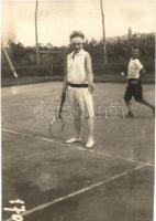 Ótátrafüred, Stary Smokovec, Alt-Schmecks; teniszező hölgy, labdaszedő fiú, teniszpálya / tennis player, caddy, tennis court. photo (vágott / cut)