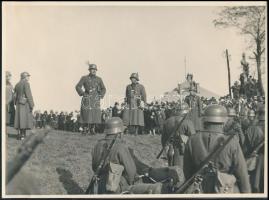 cca 1938 Szigethy Béla huszár százados ünnepségen, albumlapra ragasztott fotó, 18x24 cm