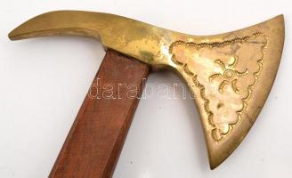 Réz fokos, jelzett (Szoboszla), fa nyéllel, jó állapotban,