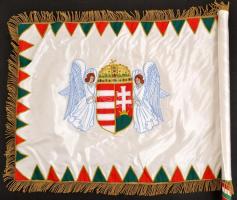 Modern magyar zászló, angyalos címerrel, jó állapotban, 120x72x55 cm