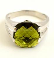 Ezüst(Ag) gyűrű csiszolt üveg kővel, jelzett, méret: 58, bruttó: 4,5 g