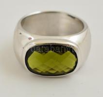Ezüst(Ag) gyűrű ovális csiszolt üveg kővel, jelzett, méret: 54, bruttó: 6,7 g