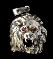 Ezüst(Ag) oroszlánfej függő, apró kövekkel, jelzett, 3,5x2,3 cm, bruttó: 8,9 g